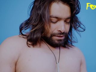 Triflicks: सुंदर जोड़ा घर के पागल सेक्स का आनंद लेते हुए