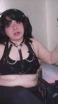 Bratty secretária zomba de seu pau pequeno diariamente