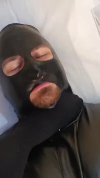 해협의 노예를 지배하는 3명의 여주인