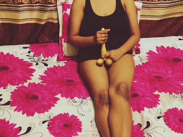 Horny Wife Plays with Lifelike Dildo - Feels Just Like the Real Thing! (My name is Zara)