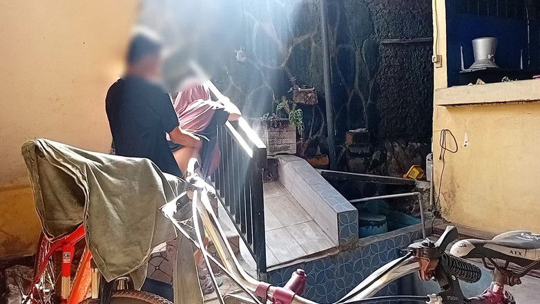 Famly sex: Její nevlastní bratroch byl tak nadšený