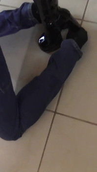 Hand Trample Dance Kicking Fun!.