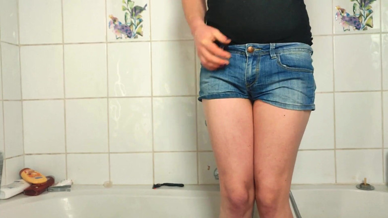 Sara B: Wet my jeans short, jerk and cum