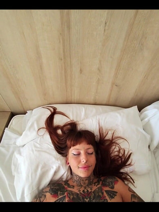 Only Owain: Tatilde göğüs boşalmaları!