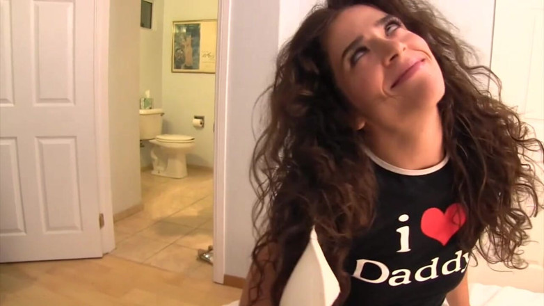 Eros Arts - Liberated Eye: Geile slet Victoria Voxxx neukt haar stiefvader - taboe pov