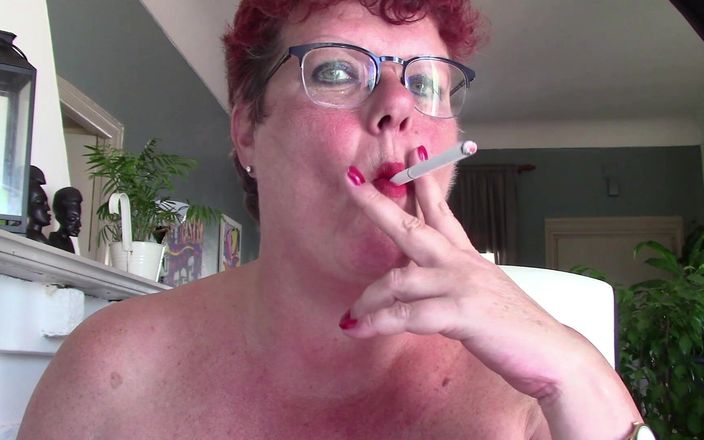 CurvyMindy: Вау почти 30 минут соблазнения, сосания, курения горячего тела