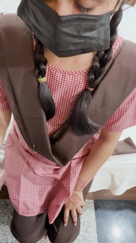 Professor da escola beijou Kari Desi Teen quando ele falhou