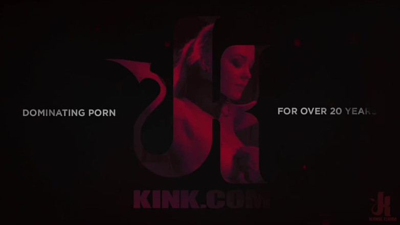 Kink: Tante girang seksi rambut pirang dihabisin sama alat seks bondage