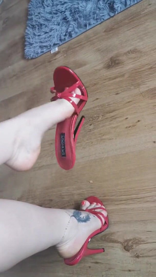 BadCat: Dewi Ellys kaki