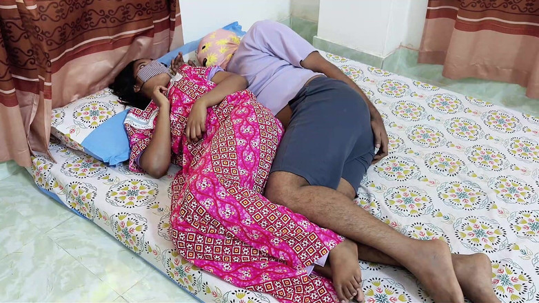 HottyKisku02: 뱅글라 핫한 목소리의 의붓여동생과 남편을 공유하는 인도 와이프