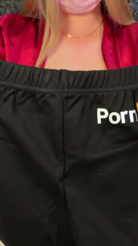 Desempacotando os presentes mais doces do PornHub para assinantes de 25K