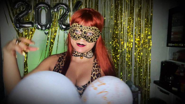 Goddess Li: Felina Popping své novoroční balónky! (4k)