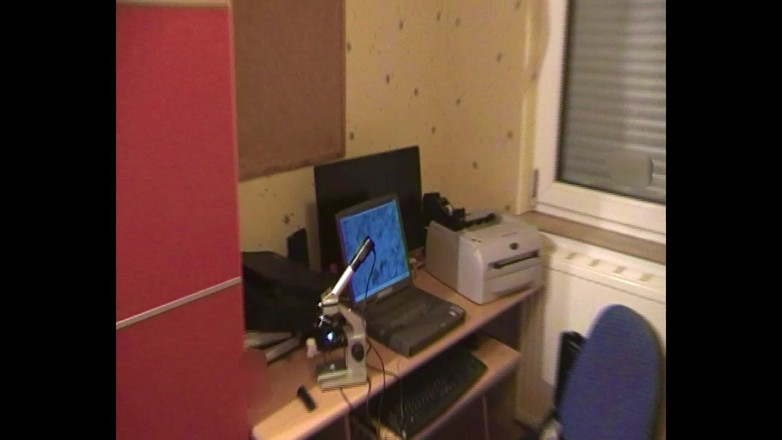 Mark Hannes: Sexdoll中出站着自慰，在显微下用精子自慰