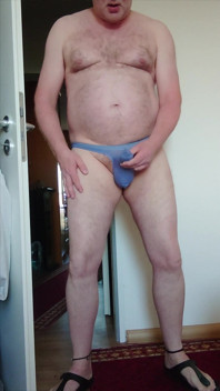 dan tebal dalam thong biru