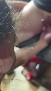 POV-mädchen fingert meine ehefrau und lutscht meinen schwanz nach massivem creampie