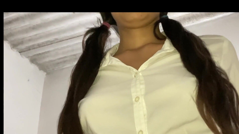 HomemadeTeenhot18: 교복을 입은 섹시한 십대 18의 실제 국내 비디오, 그녀는 그녀의 교사에게 비디오를 보냈습니다.