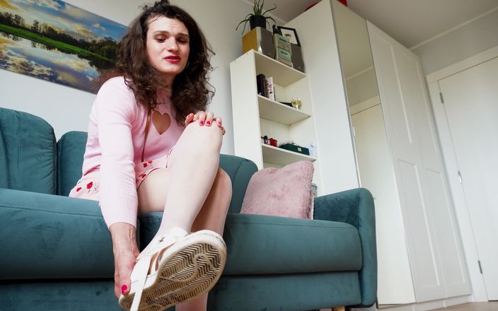 Medi Voi: Masaj la picioare pentru colega de cameră transsexuală