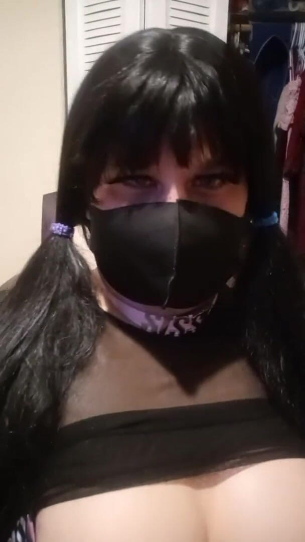 Naughty Brianna: Keseronokan dildo hitam besar