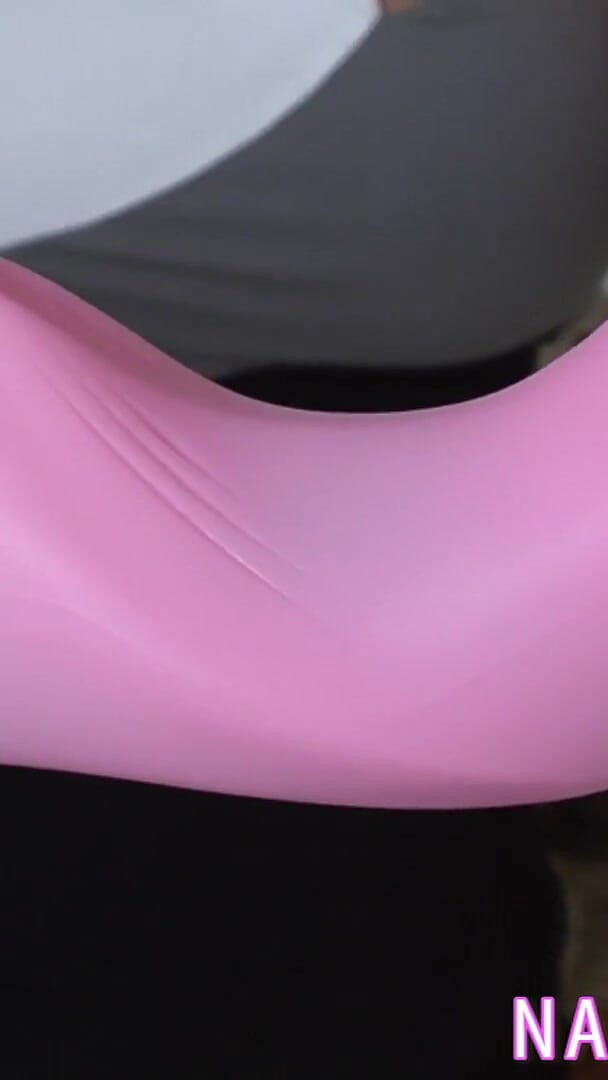 Naughty Allie: Stor tit blond amatör knullar sig själv med vibrator