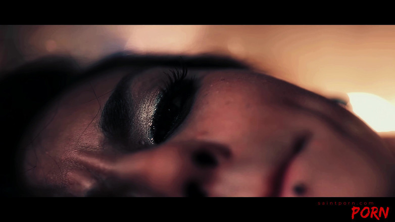 SaintPorn: Bella pertama kali dijelajahi dan muncrat di klimaks