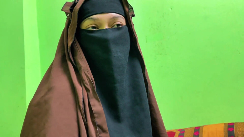 Riya Chowdhury: Niqab hookup - calda ragazza asiatica mostra al suo ragazzo arrapato...