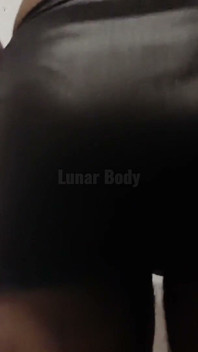 Skirt hitam pendek - video tarian pertama saya