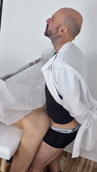 Gynecologist Fucks Patient!