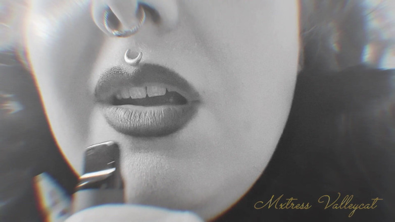 Mxtress Valleycat: Vape Cloud Oblivion