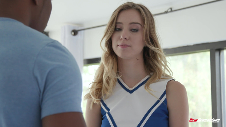 New Sensations: La cheerleader haley viene spanata