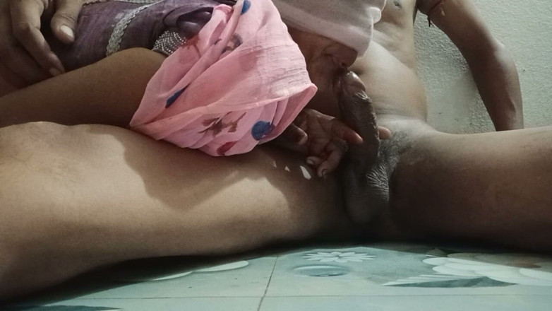 skkumari257: 印度德西女孩在做爱前吮吸她情人的印度大鸡巴