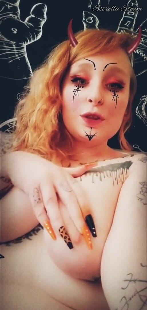 Estrella Steam: Witch plays with her tits NO AUDIO