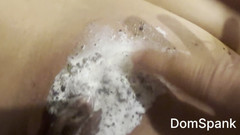 RealDomSpank: Desi přítelkyně mě nutí jíst zmrzlinu z její kundičky a...