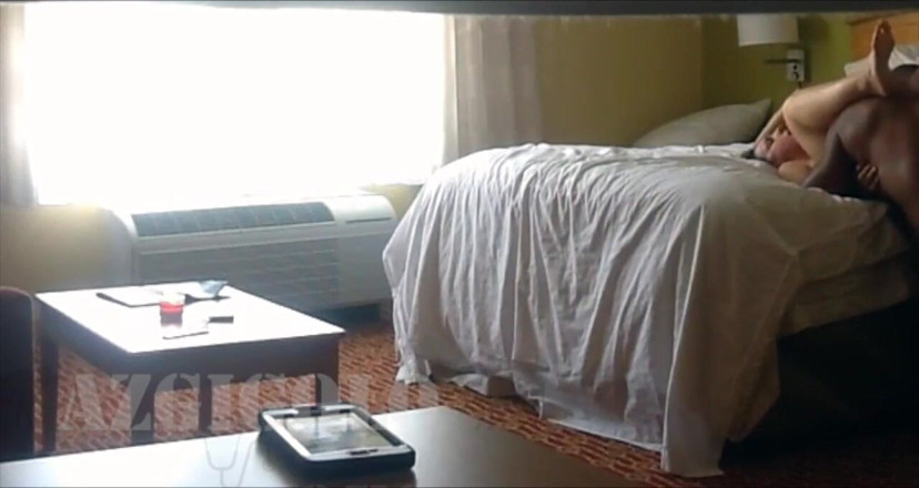 AZGIGOLO: Hotwife blonde melawat bilik hotel saya untuk makan tengah hari