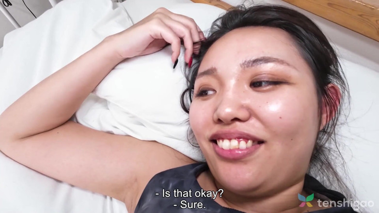 Tenshigao: Professora de ioga, Hina Chinen, em sua primeira performance pornô