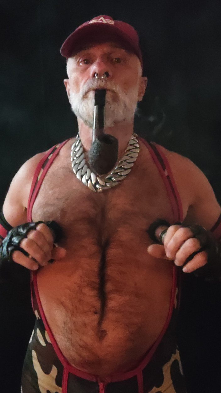 MusclesCigarsFFPig: Mẹ kế hút thuốc và bơm núm vú