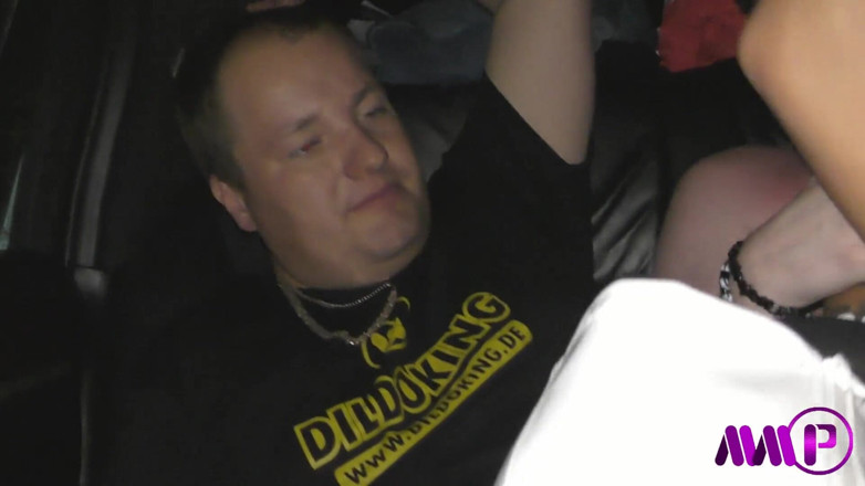 Hotties: Německá děvka Jacky se obávala 3 chlapů v limuzíně