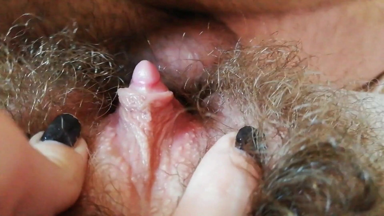 Cuteblonde666: Big clit hairy pussy fucking and cumshot on bush close...