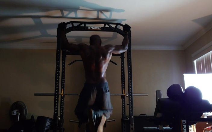 Hallelujah Johnson: Antrenament de rezistență de formare astăzi solo acasă