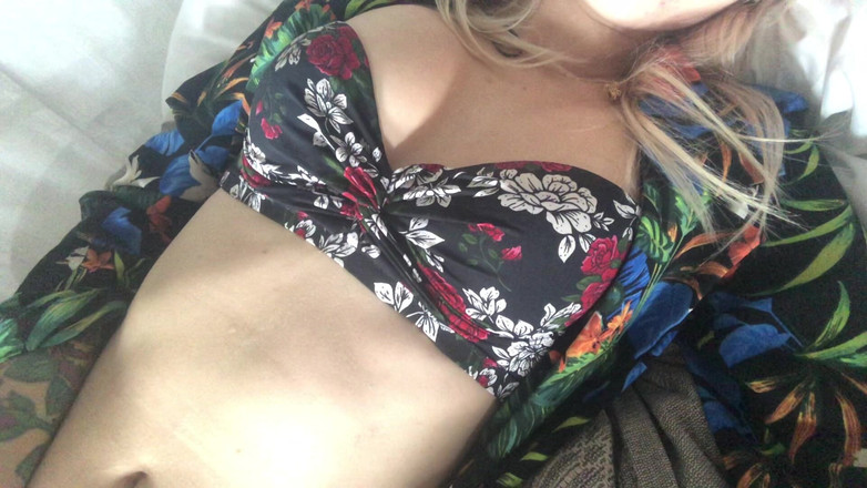 Arteya: Je me fais approcher de mon copain occupé