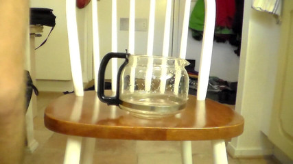 Sex hub male: John lagi asik kencing di coffepot