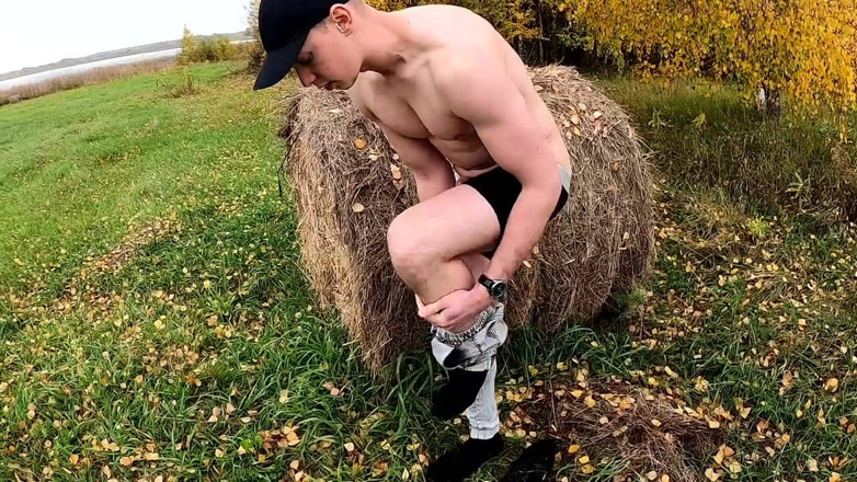 Dick Boys Studio: Jerking off a Big Cock Outdoors