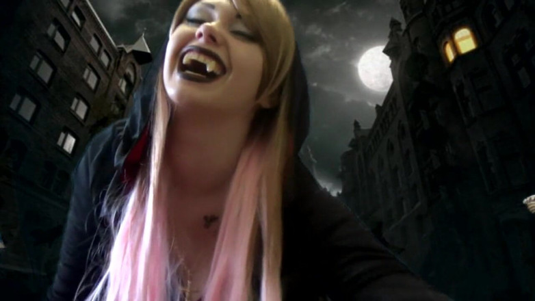 Goddess Misha Goldy: Riesin Vampir will für dich spielen ... aber nicht für lange...