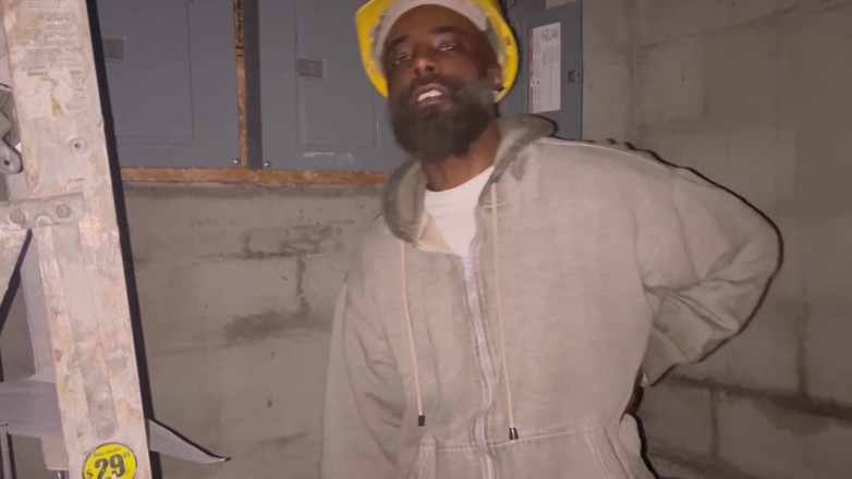 Thekookiejar: Lonely House Wife Fucks Black Guy Working on Her House