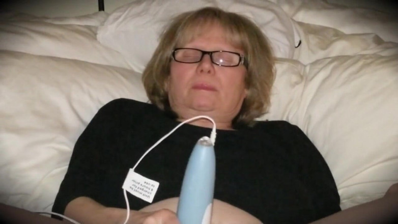 MarieRocks: Spontane masturbation nach dem lesen im bett