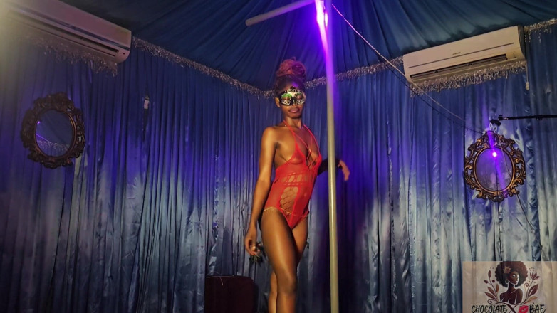 Naturelle Chocolat: Twerking pantat seksi saya mengamalkan set saya kemudian, keluar dari...