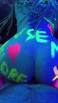 Blacklight Fun com Melanie Sugar