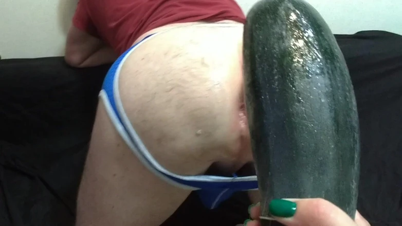 KinkyFamily: Anal vegetarian.