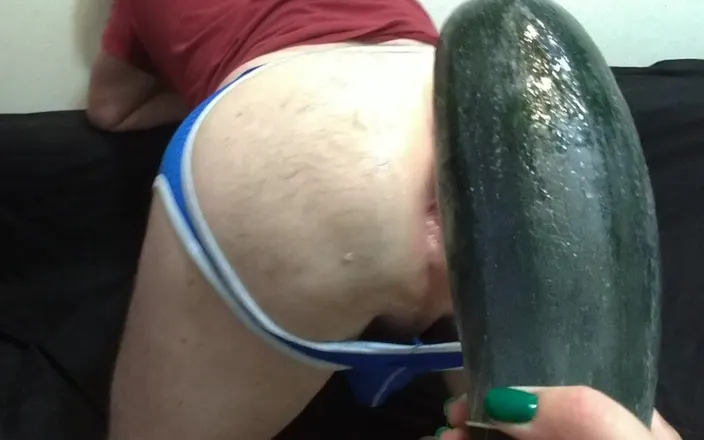 KinkyFamily: Anal vegetarian.