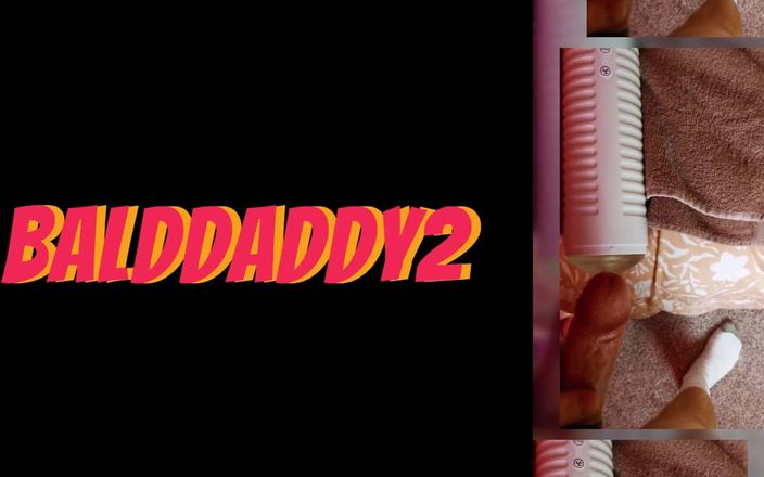 Bald Daddy: Лисдадді сексуальний чувак робить анальний масаж, а потім висушує його яйця величезним камшотом, що стогне