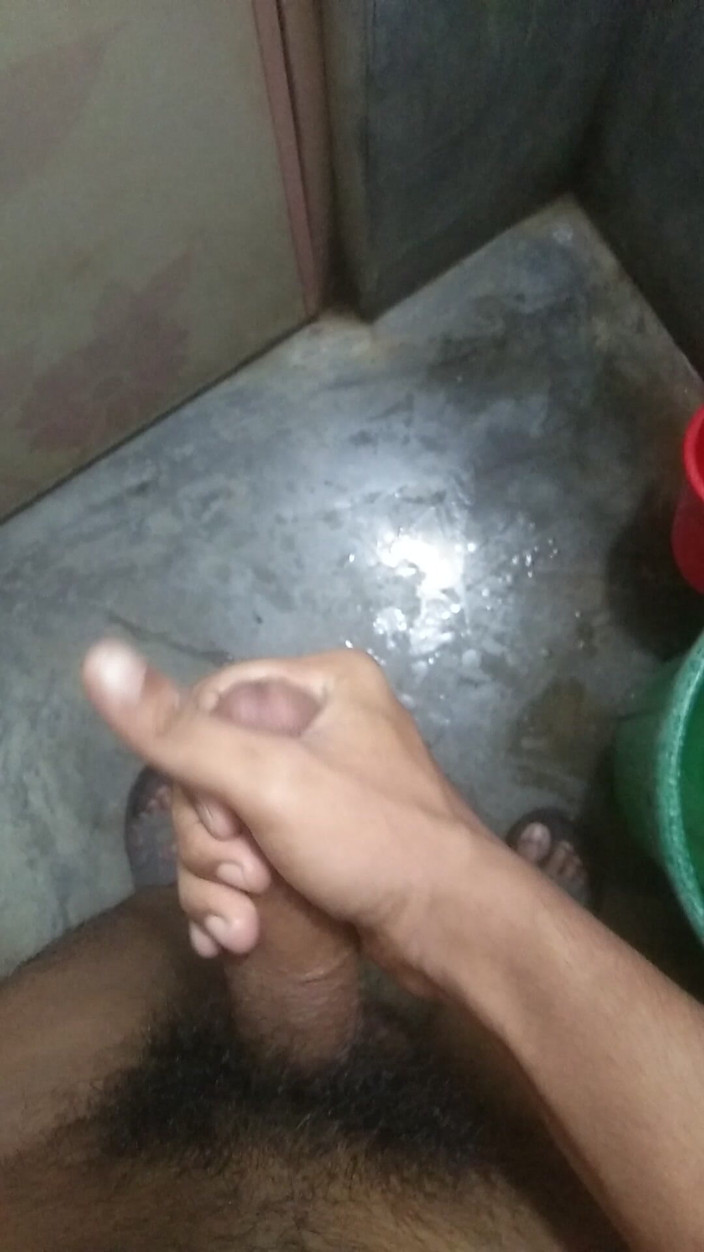 Viral_tiktokar: So I Went to the Bathroom, Put Soap on My...